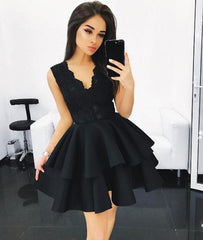 Ruffles Ball Gown Black V Neck Lace Short Prom Dress