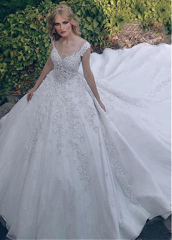 Beading Lace V-neck Vintage Ball Gown Wedding Dress