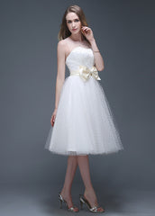 Wonderful Polka Dot Tulle Jewel Neckline Knee-length A-line Wedding Dresses