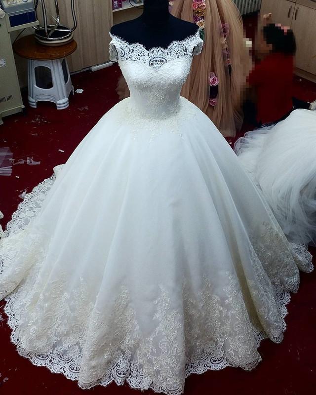 Romantic Lace V-neck Off The Shoulder Ball Gown Wedding Dresses 2018