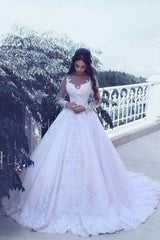 Jewel Long Sleeves Tulle Appliques Bridal Ball Gown Wedding Dress