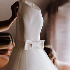 A-Line White Tulle Backless Sleeveless Bride Wedding Dress With Bow