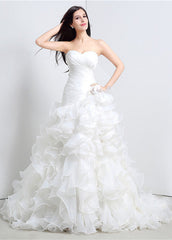 Fabulous Organza Sweetheart Neckline A-Line Wedding Dresses With Cascading Ruffles