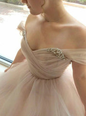 White Tulle Appliques Flower Spaghetti Straps Wedding Dress