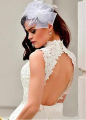 Knee-Length Wedding Dress With Lace Appliques