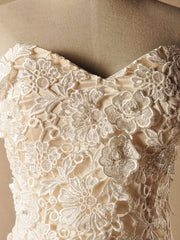 Court Train Sweetheart Lace Wedding Dress