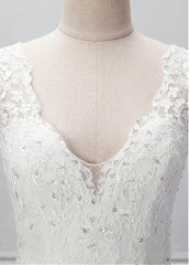 Elegant Tulle V-neck Neckline Mermaid Wedding Dress With Beaded Lace Appliques