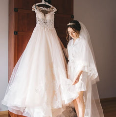V-Neck Appliques Sleeveless Tulle A Line Lace Wedding Dress