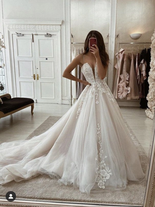 Appliques A Line Sweep Train Spaghetti Strap Tulle Wedding Dress