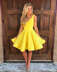 Elegant V-neck Swing Ball Gowns Prom Dresses Short Homecoming Dresses