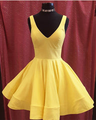 Elegant V-neck Swing Ball Gowns Prom Dresses Short Homecoming Dresses