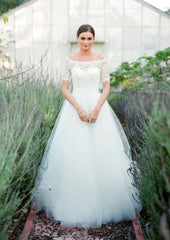 Short Sleeve Buttons A-Line Tulle Bateau Lace Wedding Dress