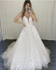 Appliques A Line Sweep Train Spaghetti Strap Tulle Wedding Dress