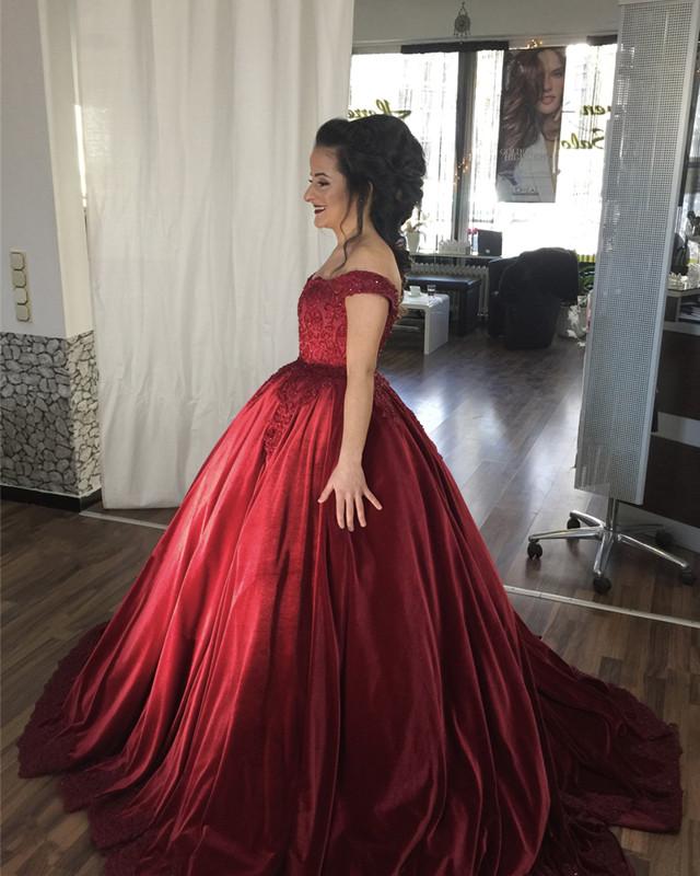 Velvet Wedding Dresses Ball Gown Lace Appliques With Off Shoulder