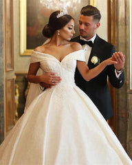 Vintage Off Shoulder V-neck Wedding Dresses Lace Ball Gowns