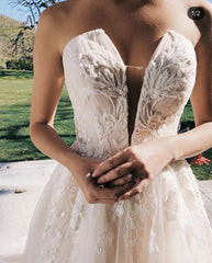 Appliques A Line Sweep Train Spaghetti Strap Tulle Wedding Dress