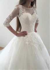 Tulle Bateau Long Sleeves Lace Appliques Ball Gown Wedding Dress