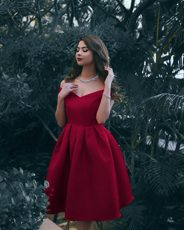 Short V-neck Satin Knee Length Bridesmaid Dresses Off-the-shoulder