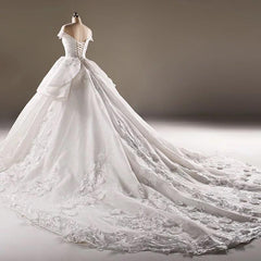 Vintage Lace Cap Sleeves Tulle Scoop Neck Wedding Dresses Ball Gowns 2018