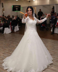 Vintage A-line V-neck Long Sleeves Lace Wedding Dresses 2018
