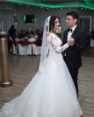 Vintage A-line V-neck Long Sleeves Lace Wedding Dresses 2018