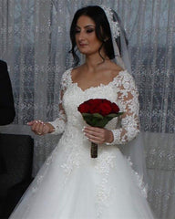 Vintage A-line V-neck Long Sleeves Lace Wedding Dresses 2018