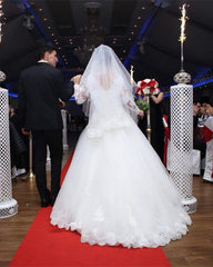 Vintage A-line V-neck Long Sleeves Lace Wedding Dresses 2018