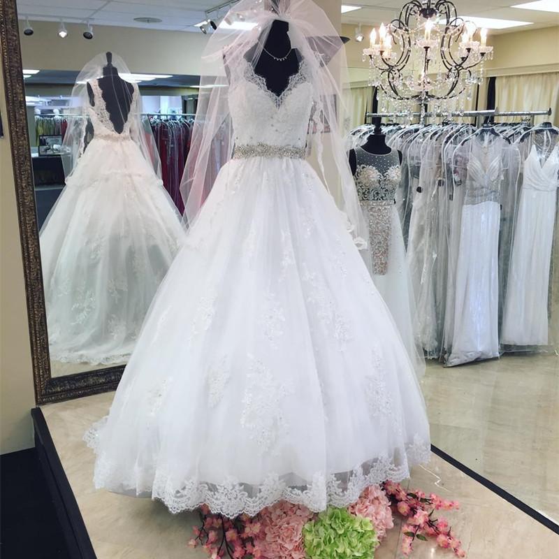 Vintage V Neck Tulle Wedding Dresses Lace Appliques