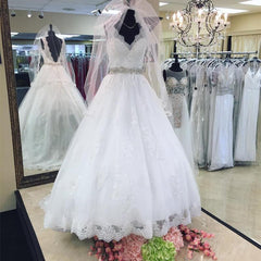 Vintage V Neck Tulle Wedding Dresses Lace Appliques