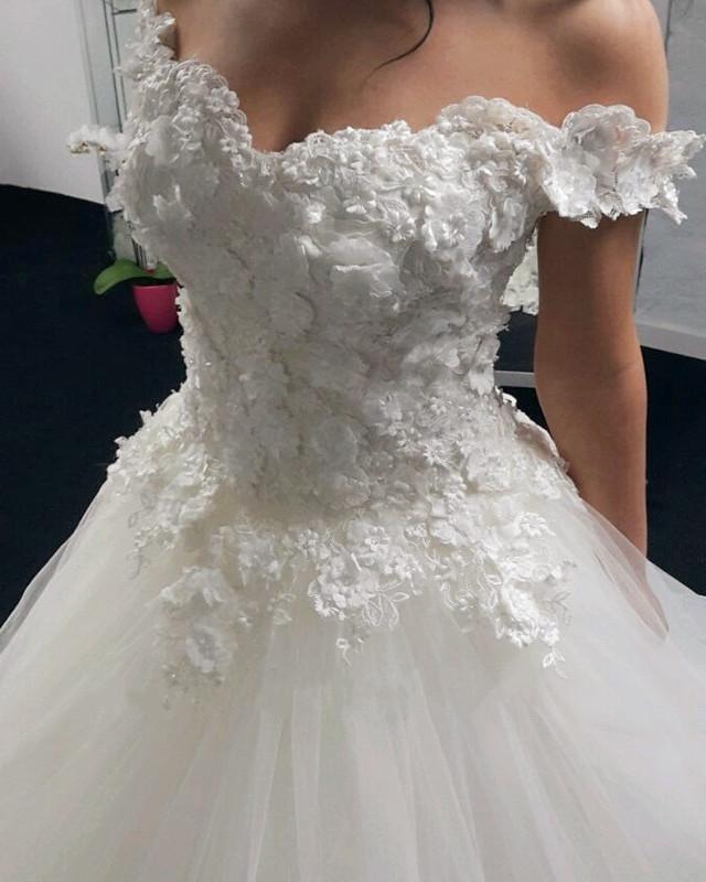 Lace Flowers Off Shoulder Tulle Ball Gown Wedding Dresses 2019