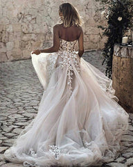 Stylish Lace Embroidery Sweetheart Tulle Country Wedding Dresses