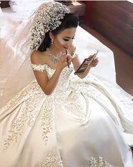 Beaded Lace Embroidery V-neck Satin Ball Gowns Wedding Dresses For Women