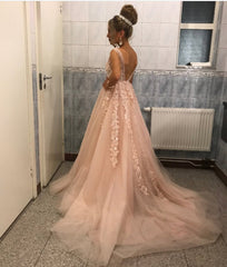 Plunge V-neck Long Tulle Prom Dresses Lace Appliques Evening Gowns