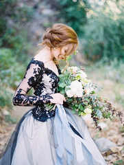 Long Sleeve Black Lace Appliques V-neck Ball Gown Tulle Wedding Dress