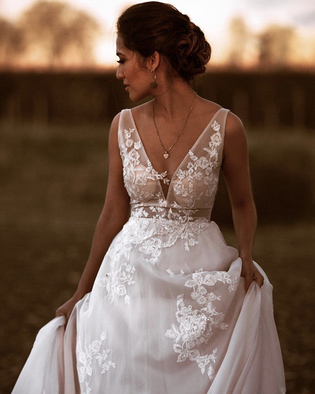 Elegant V Neck Appliques Wedding Dress Backless
