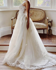 Charming Tulle Sweetheart Wedding Dress Lace Embroidery