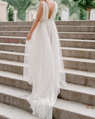 Simple Boho Wedding Dresses Tulle Pleated V Neck