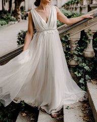 Simple Boho Wedding Dresses Tulle Pleated V Neck