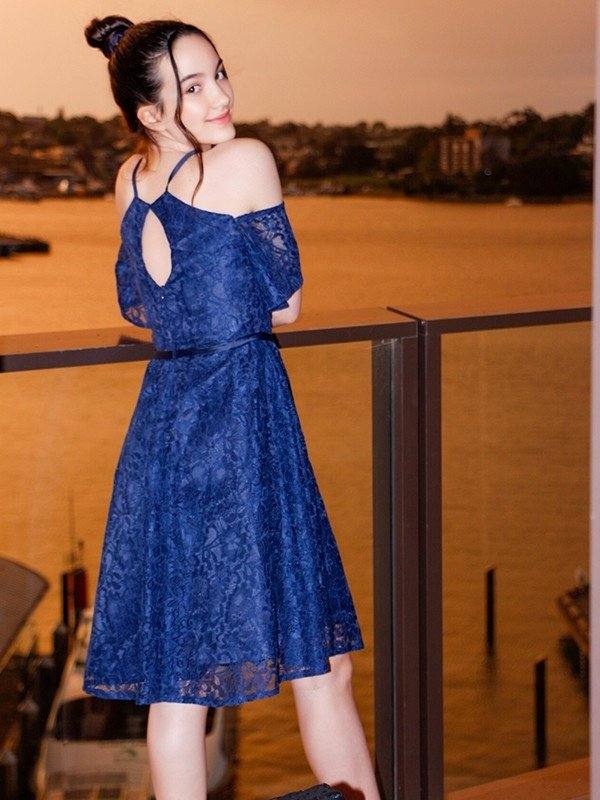 A-Line/Princess Lace Ruffles Halter Short Sleeves Knee-Length Flower Girl Dresses - RongMoon