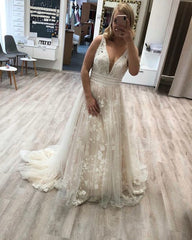 Light Champagne Sleeveless Plunging V-Neck Lace Prom Dresses   cg12817