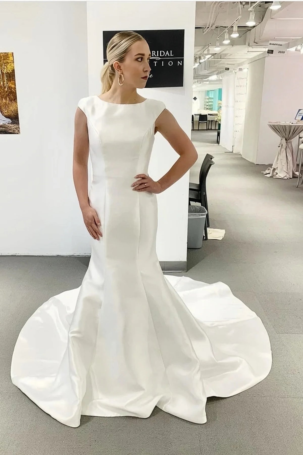 Satin Scoop Buttons Trumpet Mermaid Wedding Dress