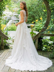 Champagne Tulle Scoop Appliques Button Back Wedding Dress