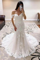 Spaghetti Straps Mermaid Lace Applique Tulle Wedding Dress