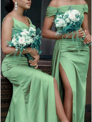 Sheath / Column Bridesmaid Dress V Neck / Off Shoulder Sleeveless Elegant Sweep / Brush Train Charmeuse with Split Front / Solid Color - RongMoon