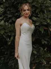 Spaghetti Straps V-neck Lace Wedding Dresses With Train.DB10051